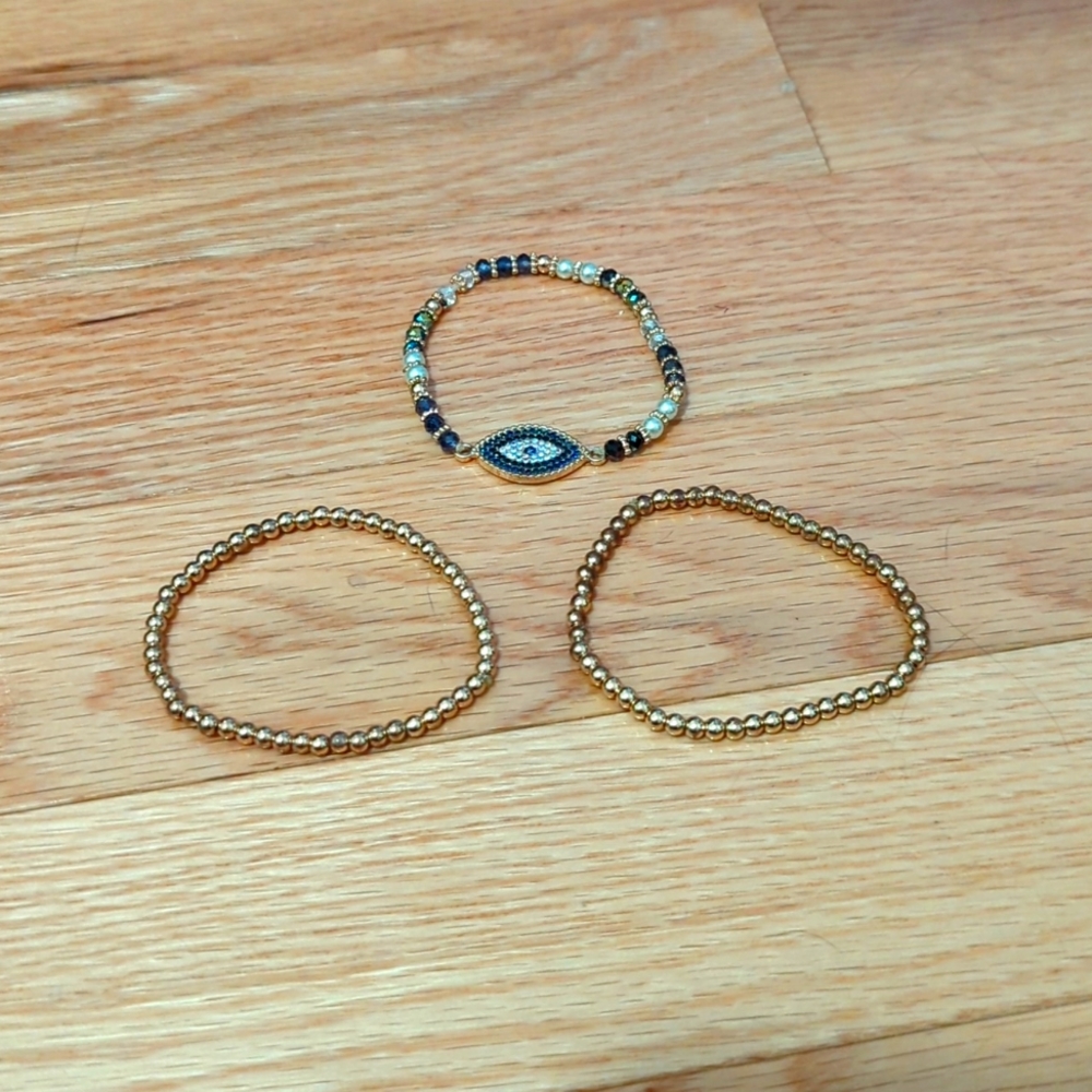 Lot of three elasticized bracelets
